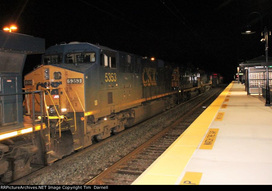 CSX 5353 on Q190